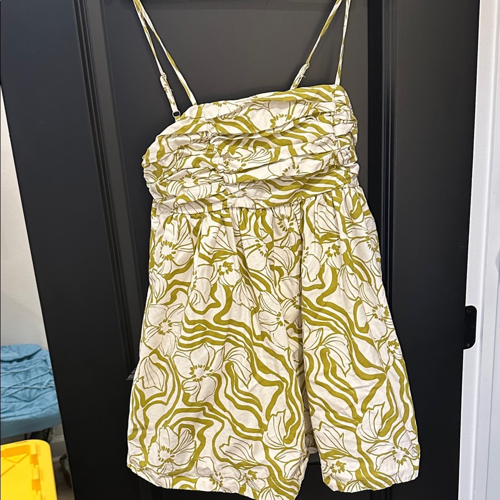 Free assembly medium Green and White Floral Dress